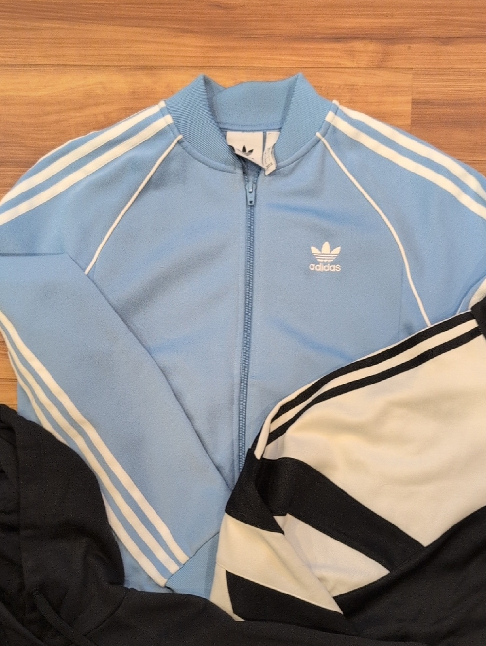 Adidas Originals Cropped Short Sleeve Hoodie And Jacket Set - Picture 4 of 4